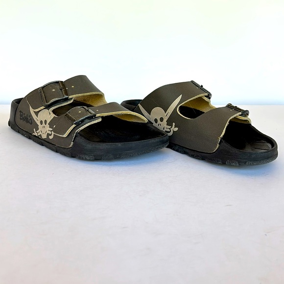 Birks Haiti Pirate Skull And Crossbone Sandals - Black / Gray. Size 7.5. - Picture 1 of 7